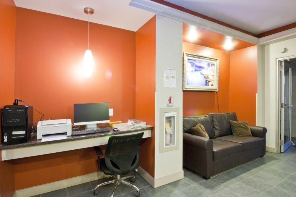 Travelodge By Wyndham Kindersley Экстерьер фото