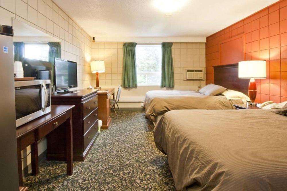 Travelodge By Wyndham Kindersley Экстерьер фото