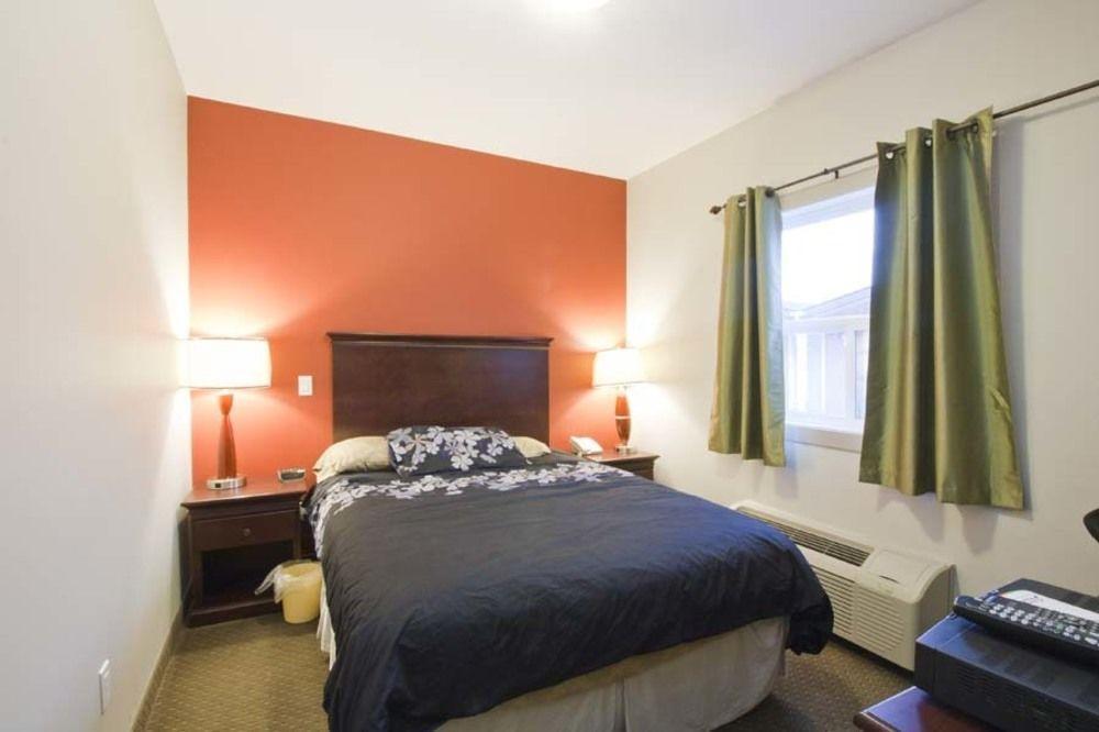 Travelodge By Wyndham Kindersley Экстерьер фото