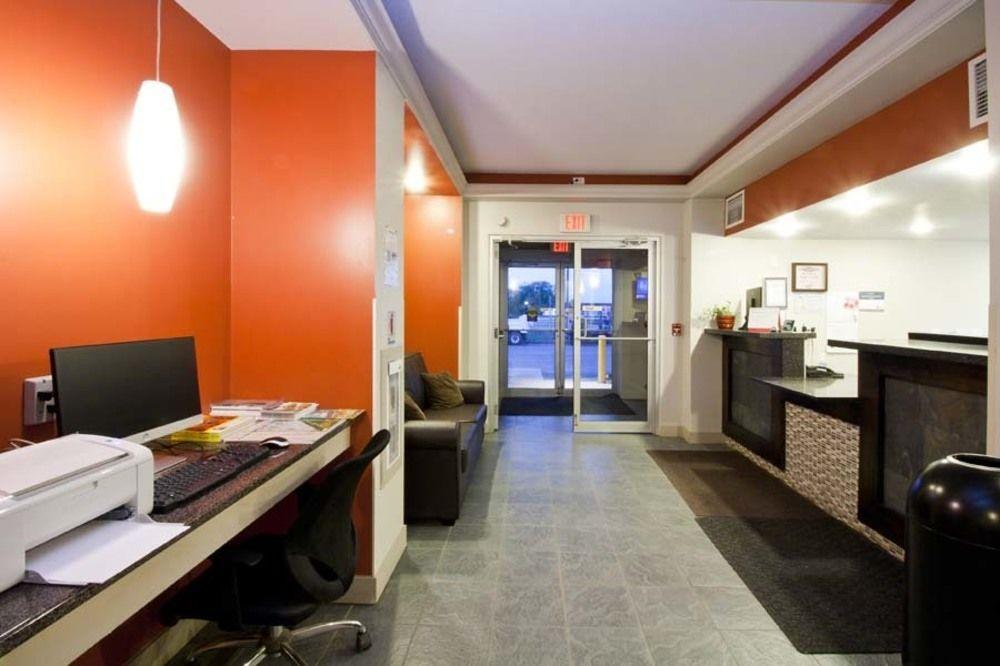 Travelodge By Wyndham Kindersley Экстерьер фото