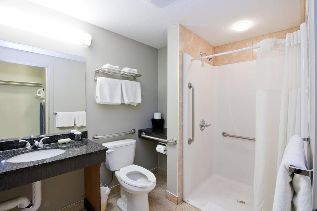 Travelodge By Wyndham Kindersley Номер фото