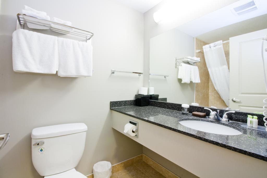 Travelodge By Wyndham Kindersley Номер фото