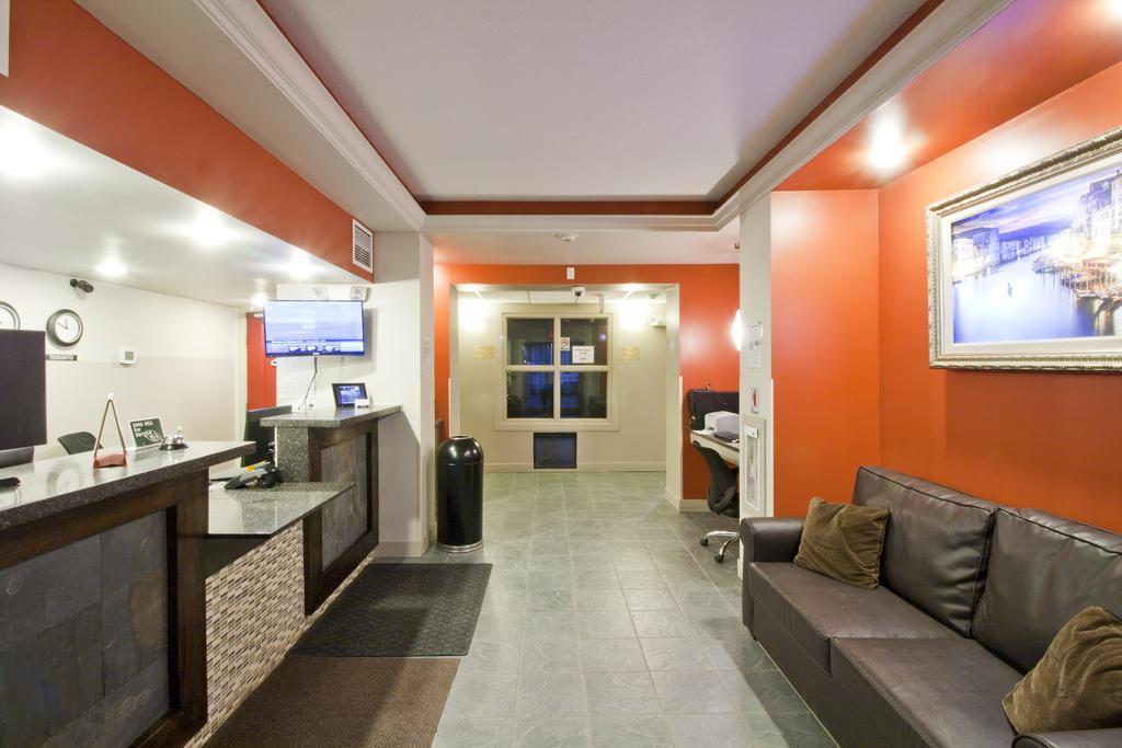 Travelodge By Wyndham Kindersley Экстерьер фото