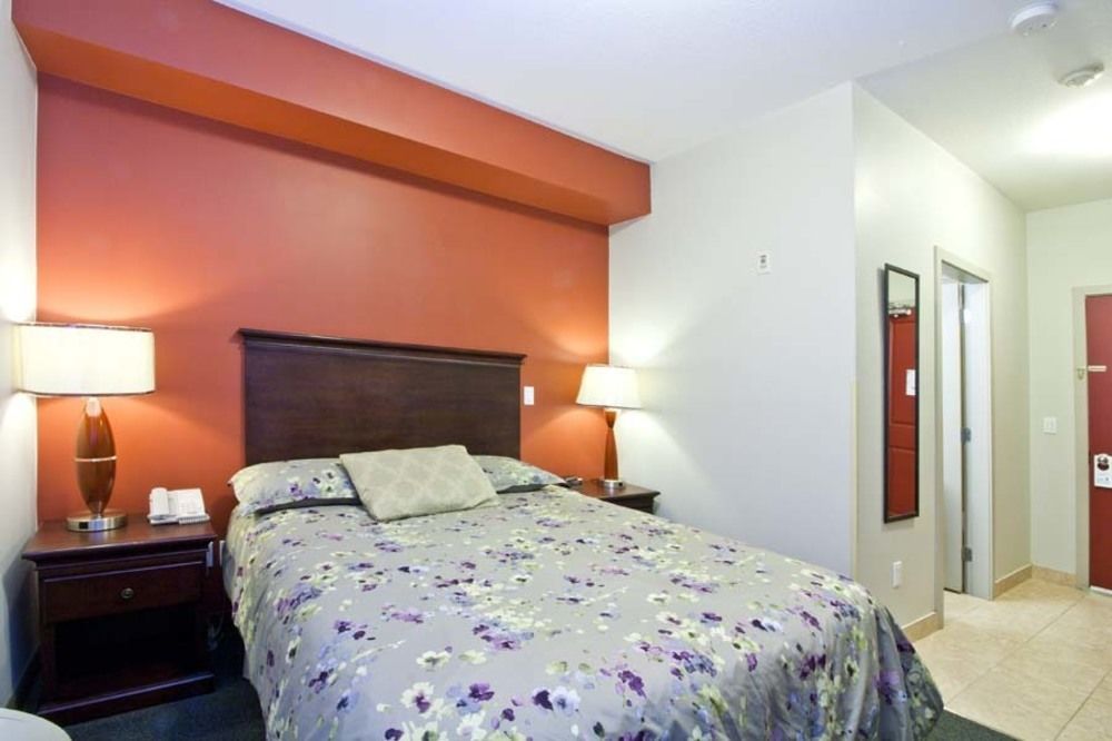 Travelodge By Wyndham Kindersley Экстерьер фото