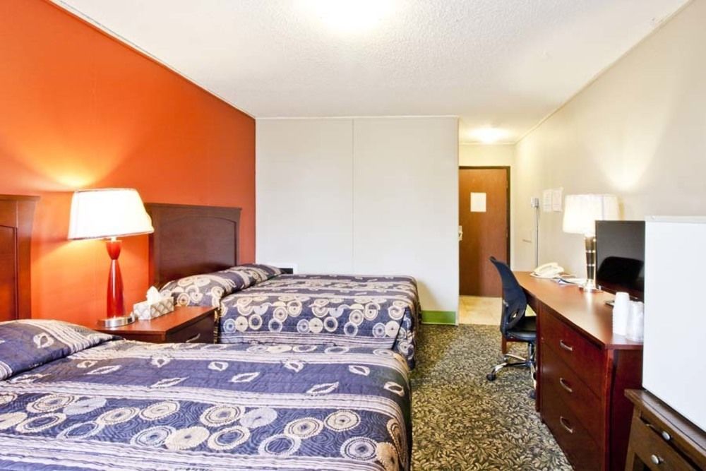 Travelodge By Wyndham Kindersley Экстерьер фото