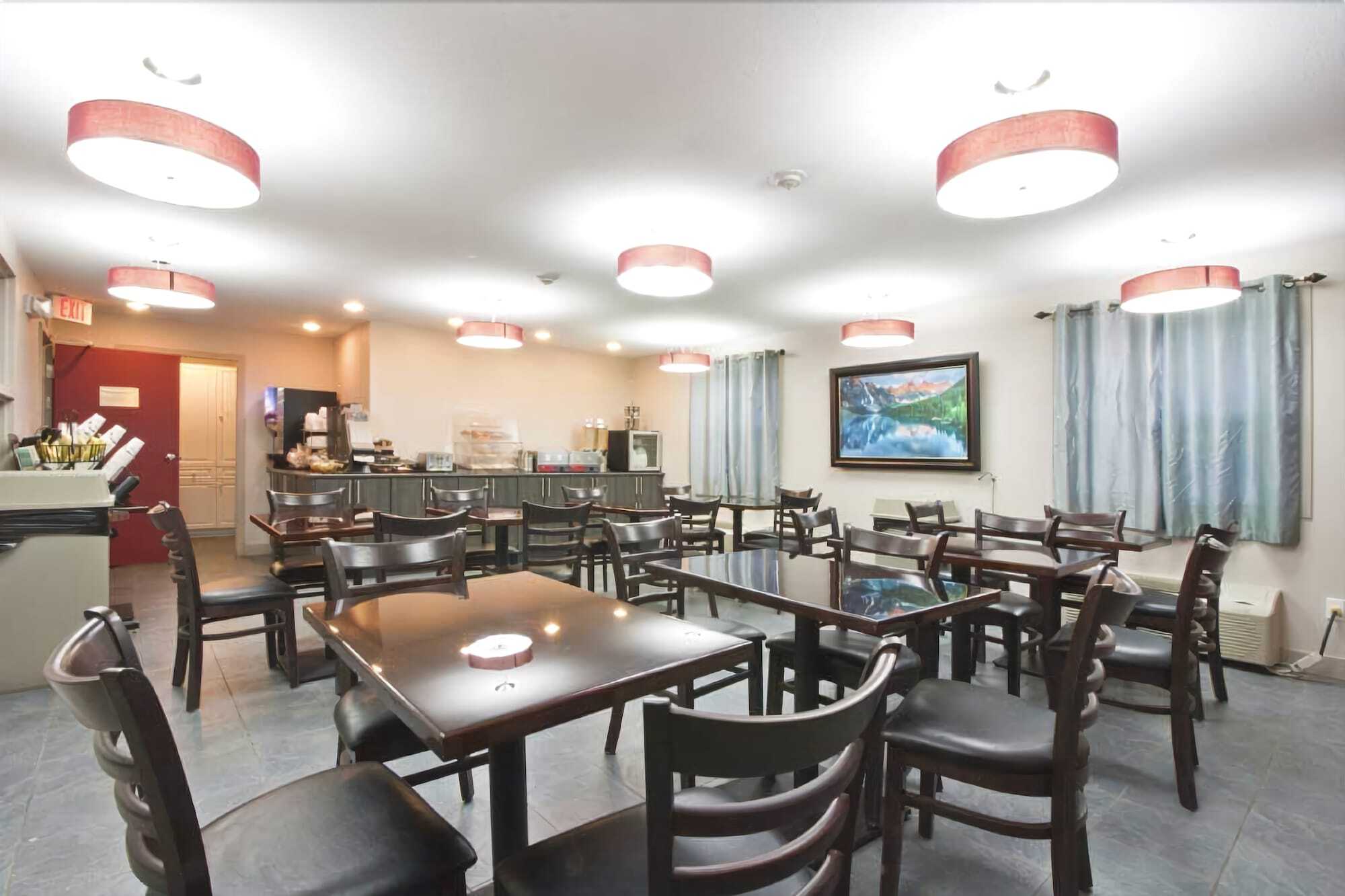 Travelodge By Wyndham Kindersley Экстерьер фото