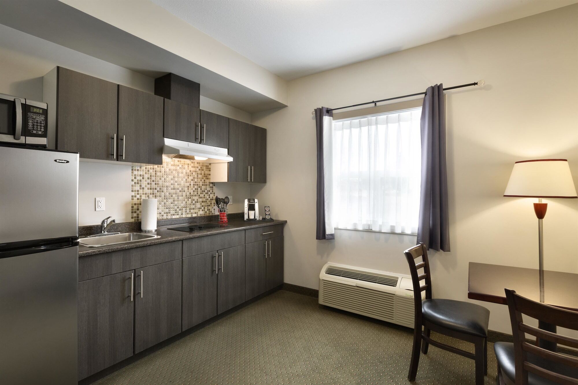 Travelodge By Wyndham Kindersley Экстерьер фото