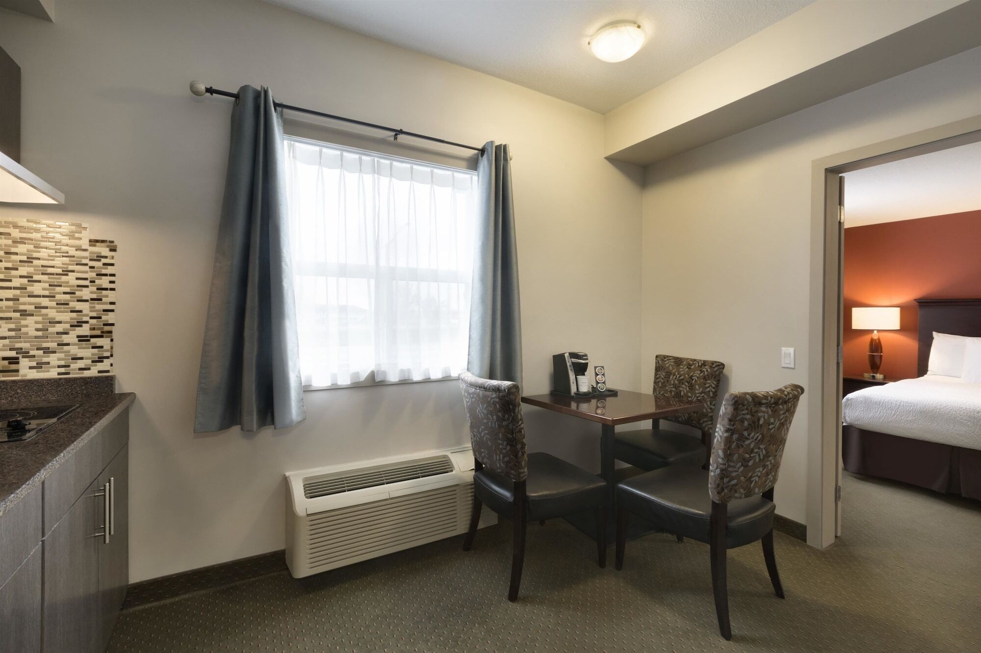 Travelodge By Wyndham Kindersley Экстерьер фото