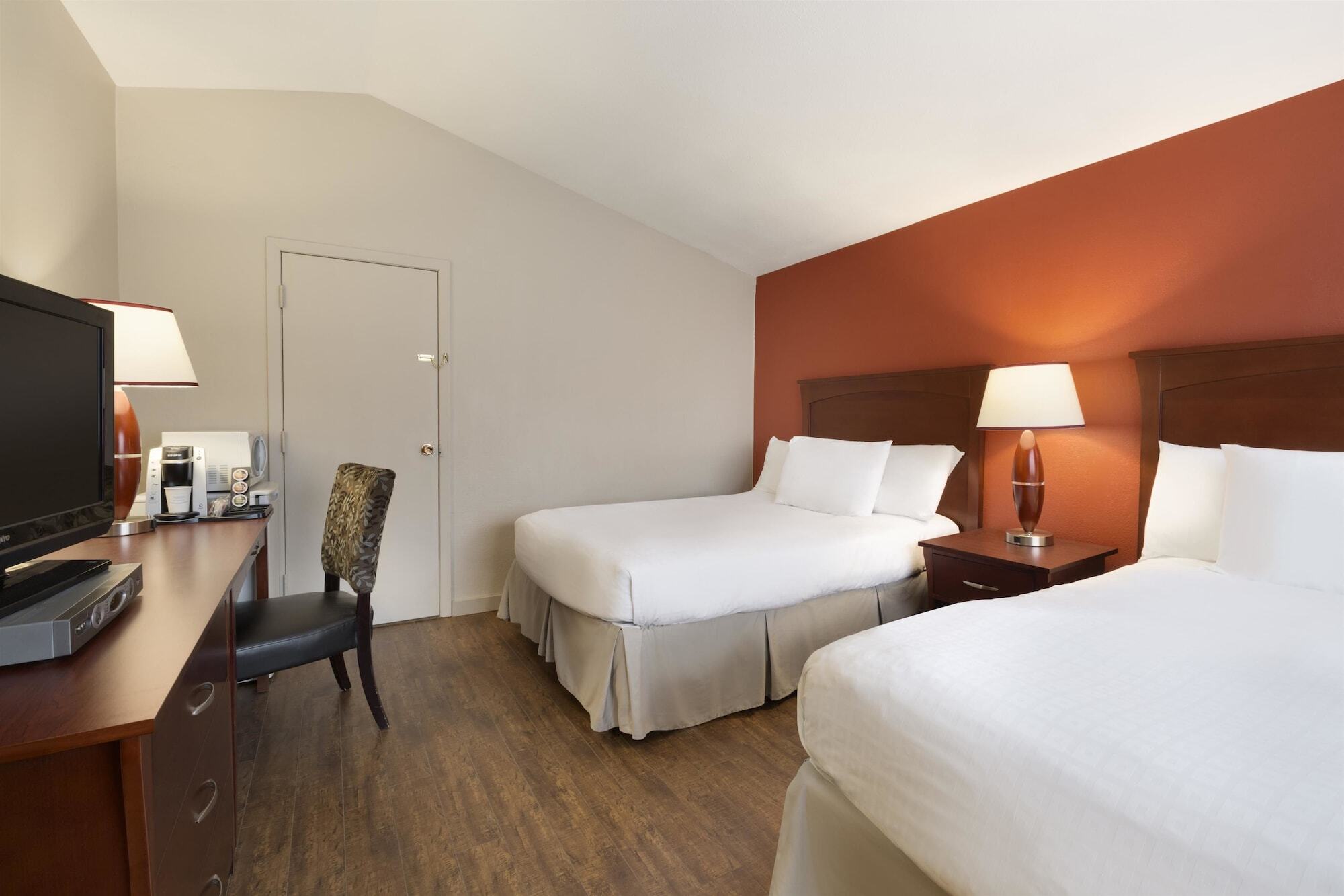 Travelodge By Wyndham Kindersley Экстерьер фото